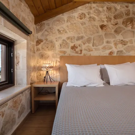 Evylio Stone 公寓 *