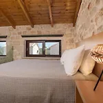 Apartment Evylio Stone
