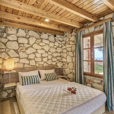 Апартаменты Evylio Stone Литакия