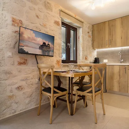 Апартаменты Evylio Stone